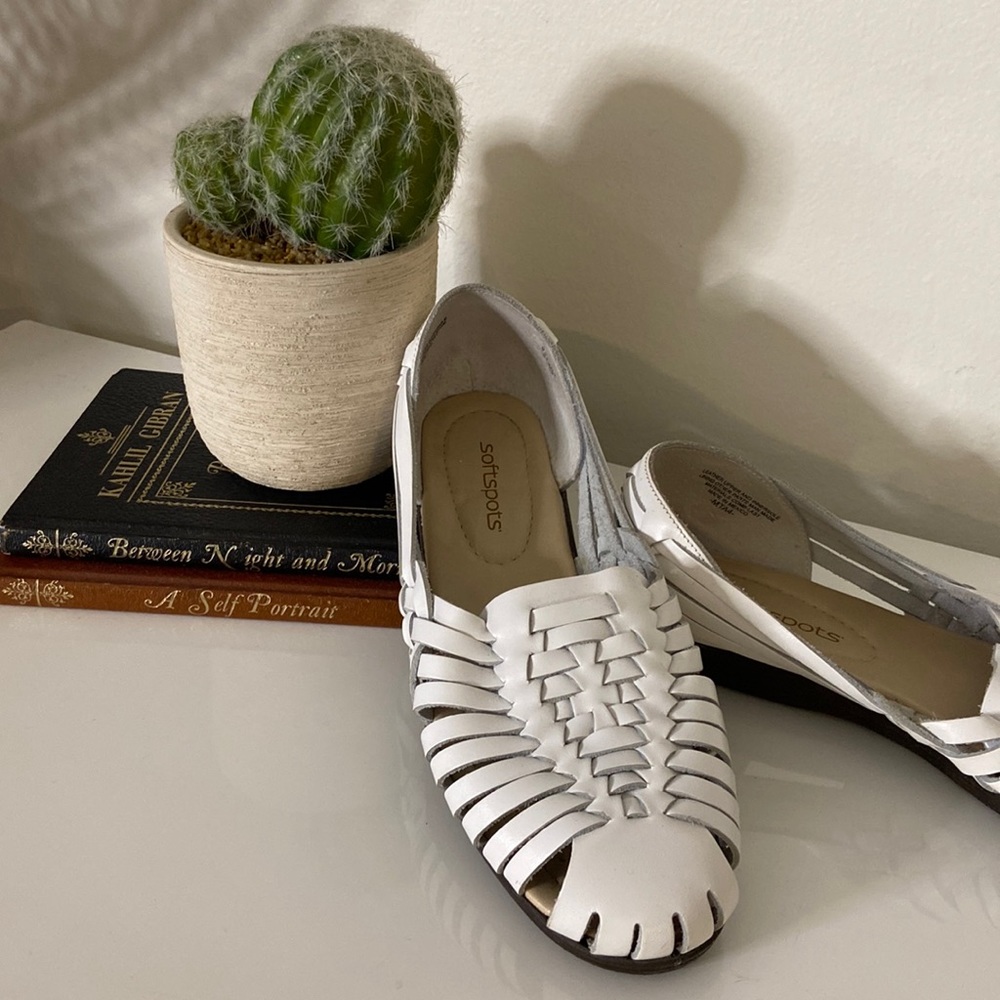 Softspots, white, women's 8M, hurache sandals